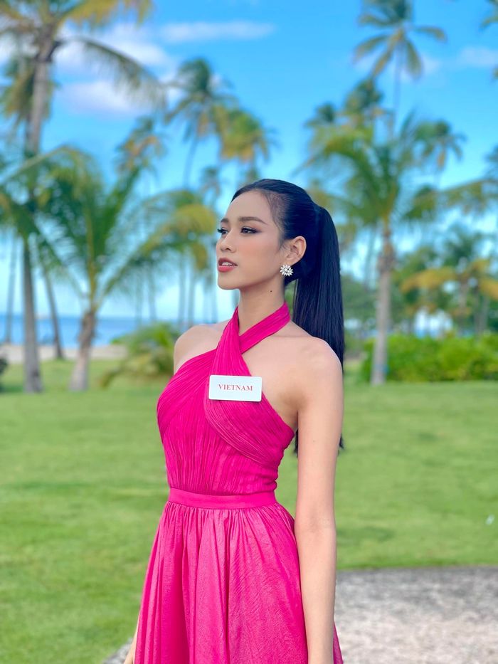 Đỗ Thị Hà không khéo thành thợ trang điểm, làm tóc sau Miss World
