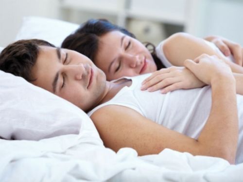 Đọc vị cặp đôi có hạnh phúc hay không thông qua dáng nằm ngủ chung