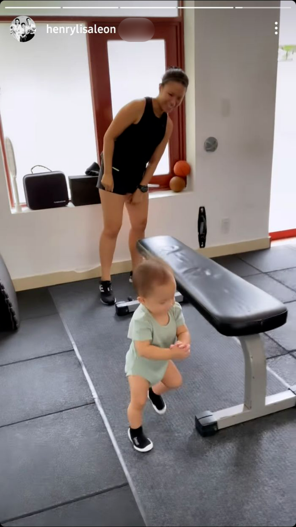 Lisa nhà Hồ Ngọc Hà đòi thử sức với 2 cục tạ