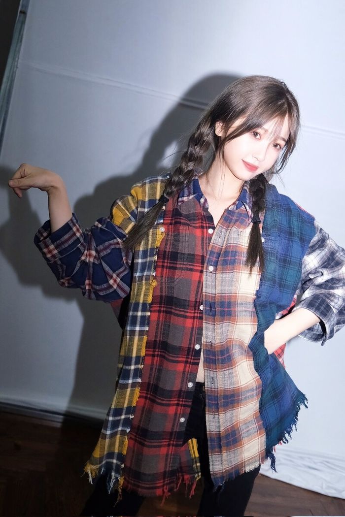 Ngu Thư Hân và Lisa đã có màn đụng hàng thời trang khiến fan háo hức
