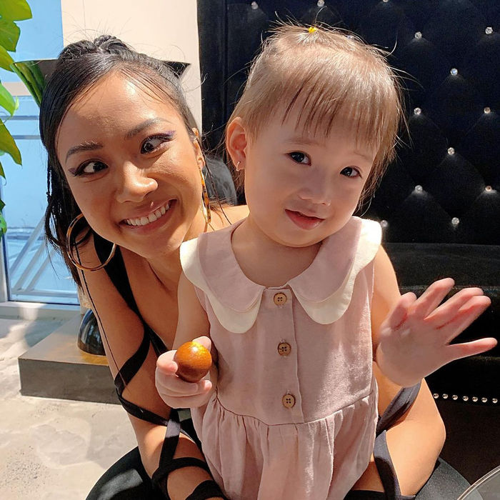 Con gái của JustaTee nổi tiếng nhờ gương mặt biểu cảm siêu hài