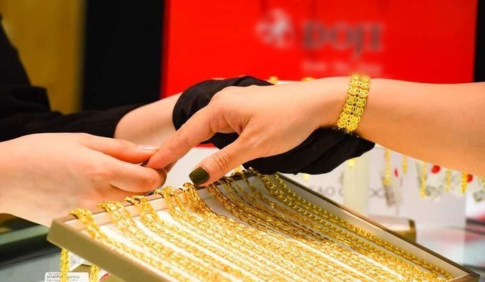 Giá vàng chạm mốc 62 triệu/lượng, để sang nhà Đoàn Di Băng xin vía