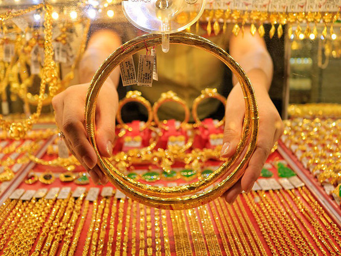 Giá vàng tiếp tục lao dốc thê thảm: Thời tới rồi chị em ơi!