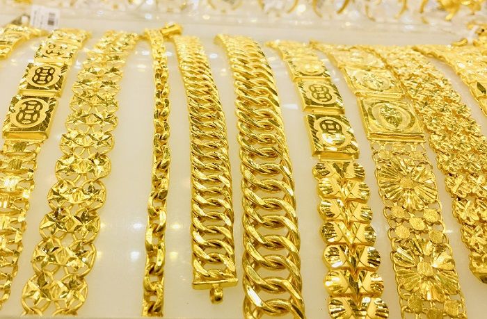Giá vàng vượt 62 triệu đồng /lượng: Chị em mau cưới chồng để có vàng