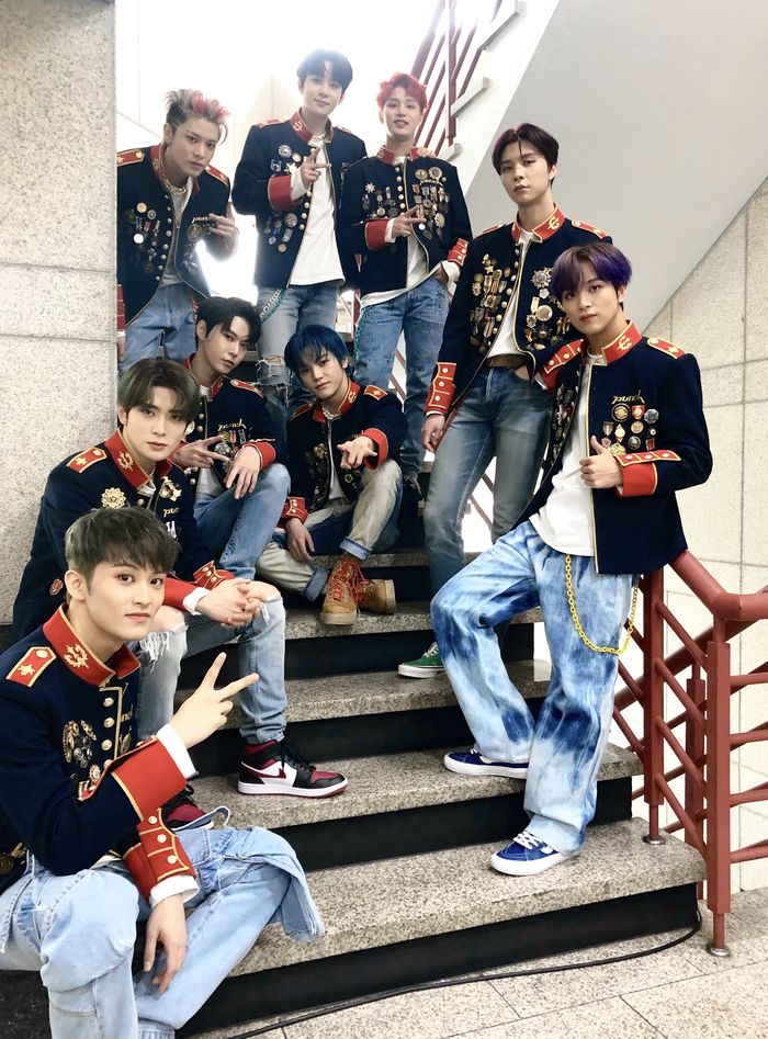 Góc sống ảo xịn sò của idol: Cầu thang huyền thoại của đài SBS và KBS