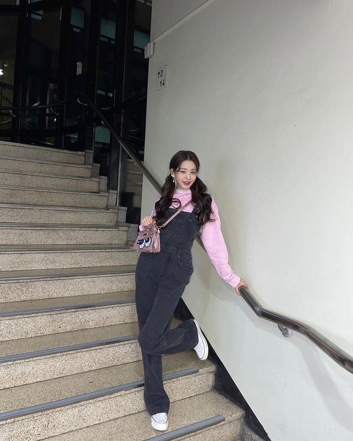 Góc sống ảo xịn sò của idol: Cầu thang huyền thoại của đài SBS và KBS