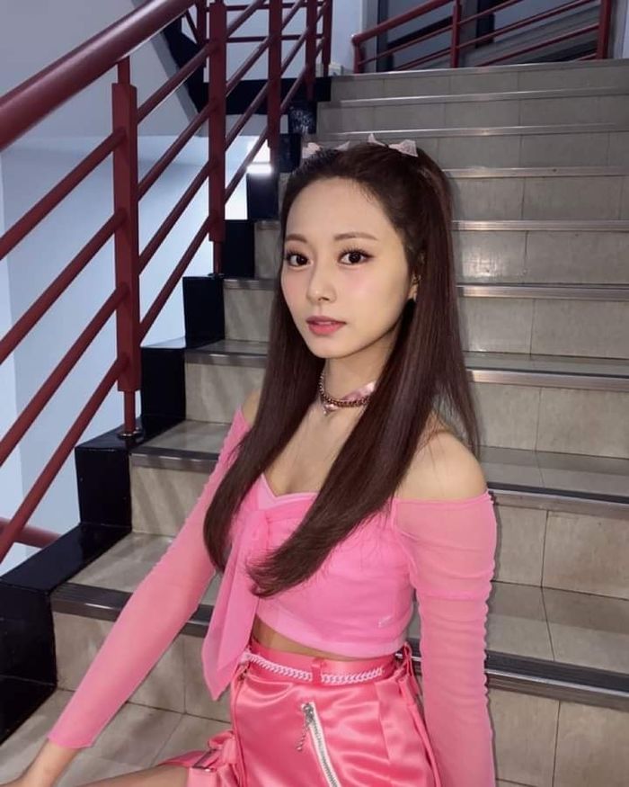 Góc sống ảo xịn sò của idol: Cầu thang huyền thoại của đài SBS và KBS