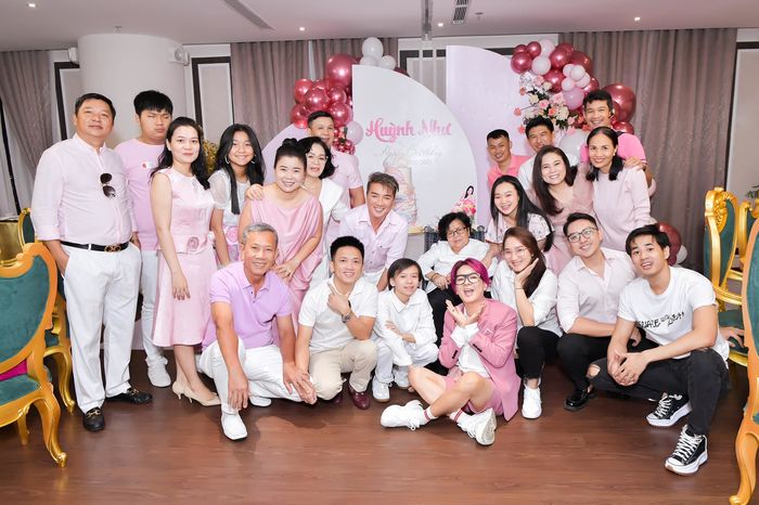 2 con nuôi của Đàm Vĩnh Hưng: Mang họ bố, ái nữ tự lập không dựa hơi