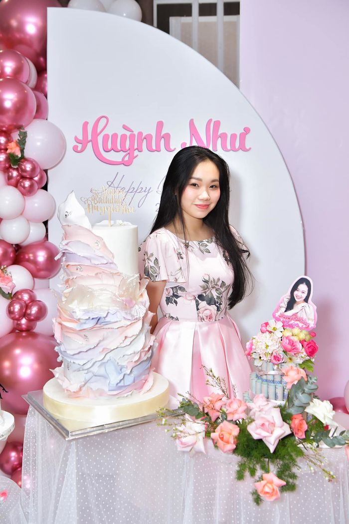 2 con nuôi của Đàm Vĩnh Hưng: Mang họ bố, ái nữ tự lập không dựa hơi