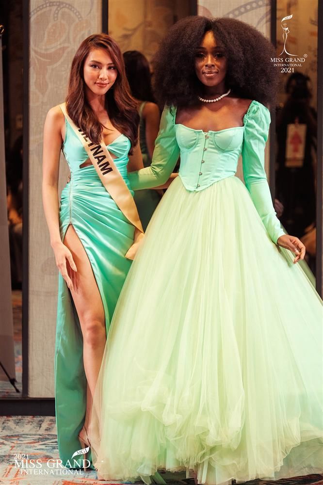 Thùy Tiên tươi tắn thi áo tắm ở Miss Grand sau ngộ độc thực phẩm