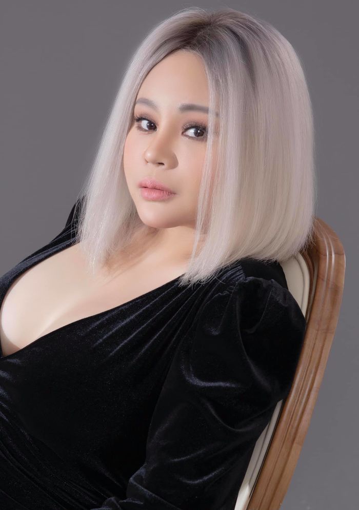 Loạt ảnh hậu trường của Lê Giang: cứ như chị em của Kim Kardashian