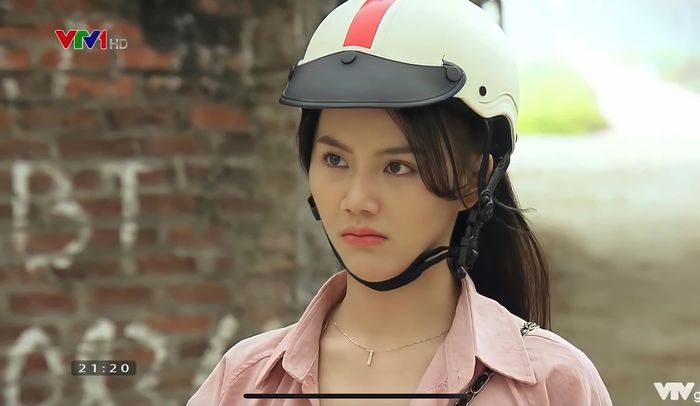 Hậu trường Phố Trong Làng: cô bán quạt say mê chơi cùng xe đạp hồng