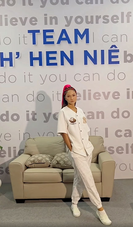 H'Hen Niê quất nguyên cây hồng: Hoa hậu đầu tư hình ảnh nhất Vbiz