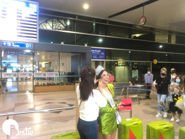 H'Hen Niê săn vé 100 triệu, tặng trang sức, mua vote cho Kim Duyên