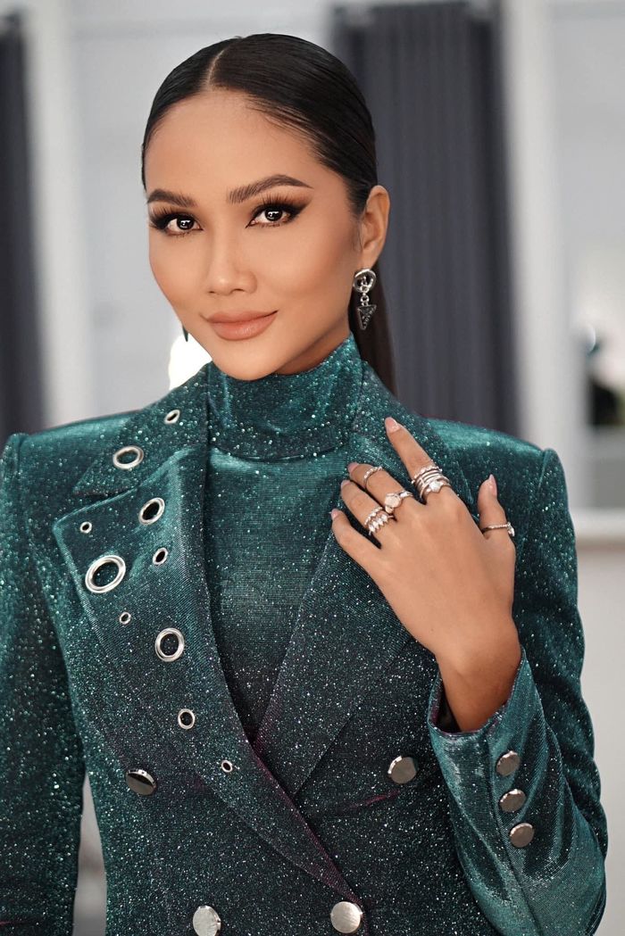 Hình ảnh đối nghịch của H'Hen Niê trước và sau khi makeup