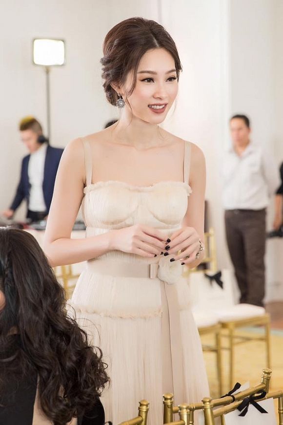4 hoa Hậu bị chê phong cách ăn mặc xấu