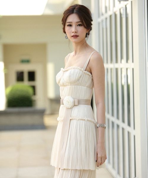 4 hoa Hậu bị chê phong cách ăn mặc xấu