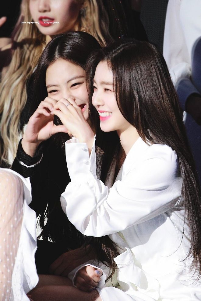 Hội bạn thân chất lượng của Jennie: Chính chủ còn đăng ảnh 1 idol nam