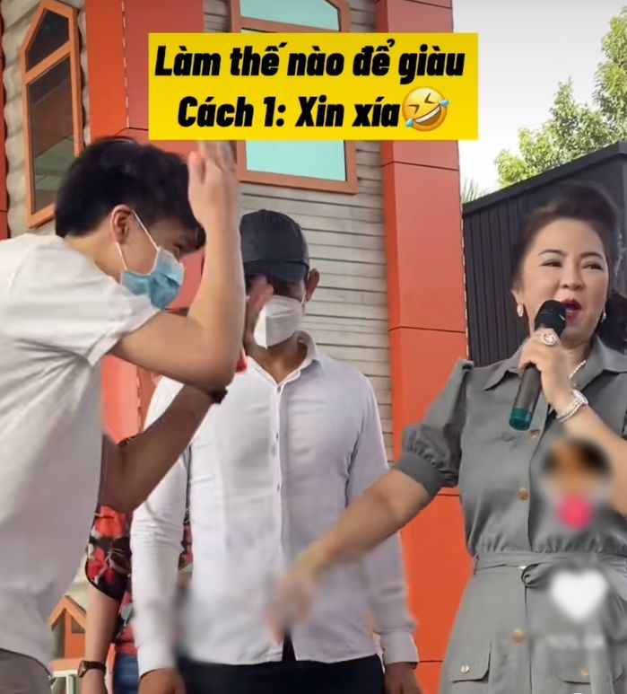 Hơn cả chuyện hài: Fan sờ nhẫn, hôn tay bà Phương Hằng xin vía