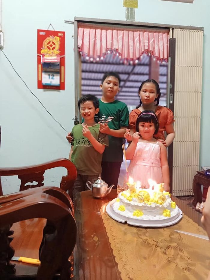 Hai anh em song sinh cưới hai cô gái cũng sinh đôi gây chú ý