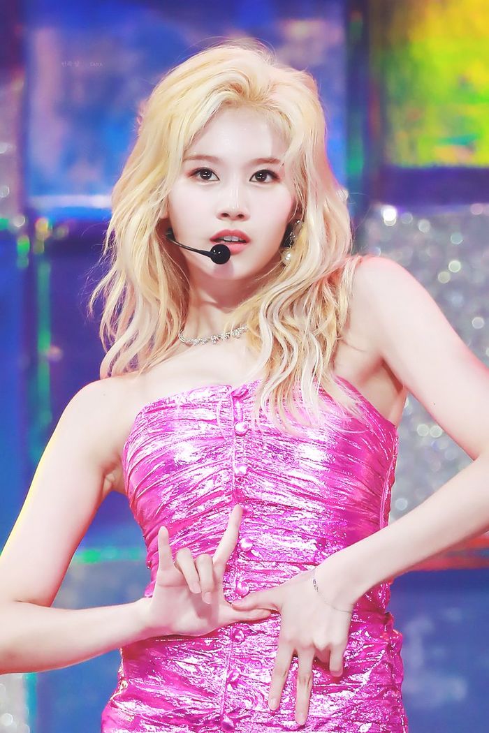 Idol Kpop diện outfit hồng: Chẳng những không sến mà còn sang xịn mịn