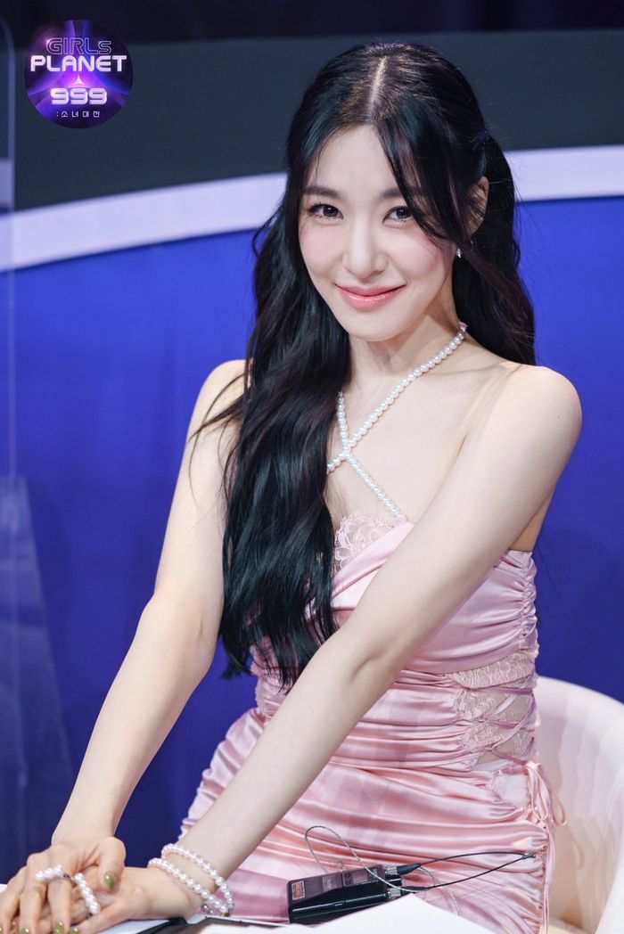 Idol Kpop diện outfit hồng: Chẳng những không sến mà còn sang xịn mịn