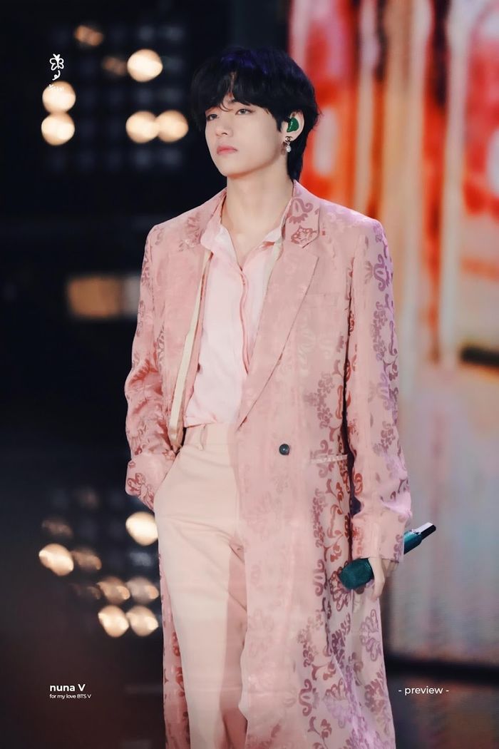 Idol Kpop diện outfit hồng: Chẳng những không sến mà còn sang xịn mịn