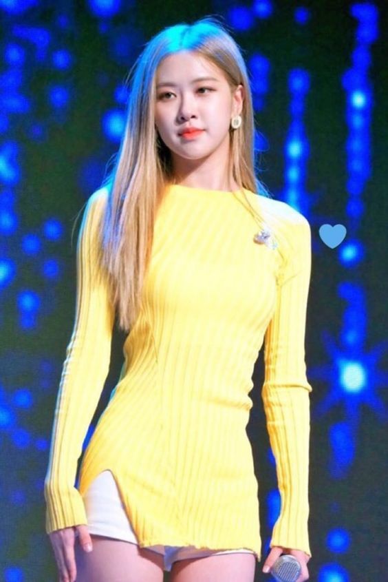 Idol Kpop không ngán outfit vàng chóe: Jennie, Rosé quá khác biệt