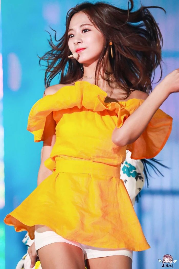Idol Kpop không ngán outfit vàng chóe: Jennie, Rosé quá khác biệt