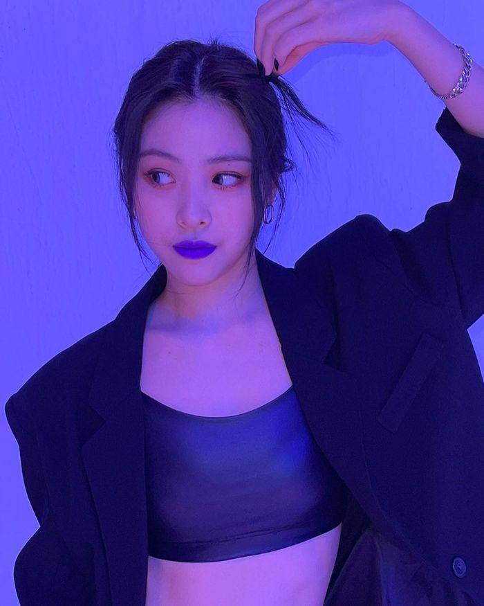 5 idol Kpop cân tất cả màu son: Ryujin (ITZY) cân đẹp cả son tím