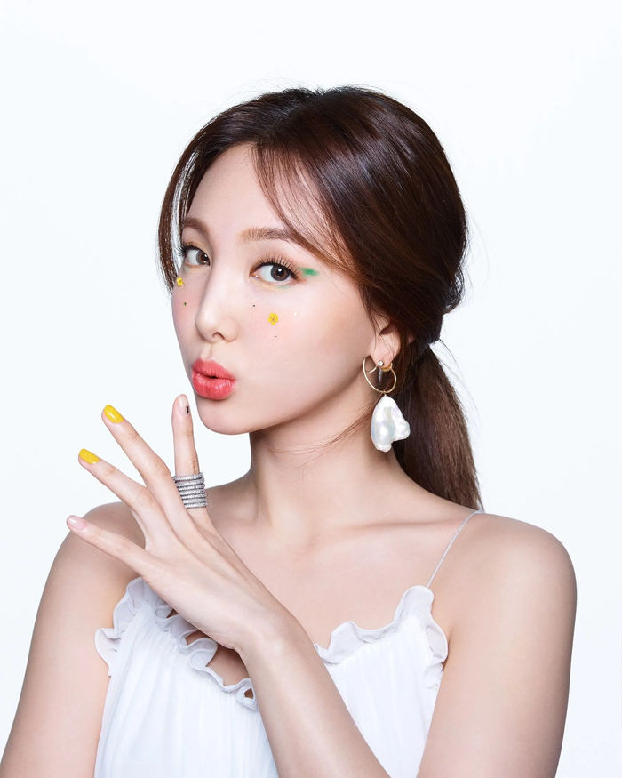 5 idol Kpop cân tất cả màu son: Ryujin (ITZY) cân đẹp cả son tím