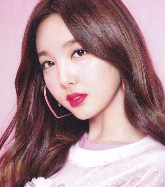 5 idol Kpop cân tất cả màu son: Ryujin (ITZY) cân đẹp cả son tím