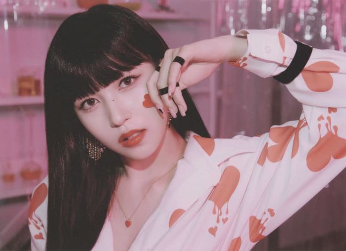 10 Idol Kpop sở hữu khuôn mặt quả trứng để kiểu tóc nào cũng đẹp
