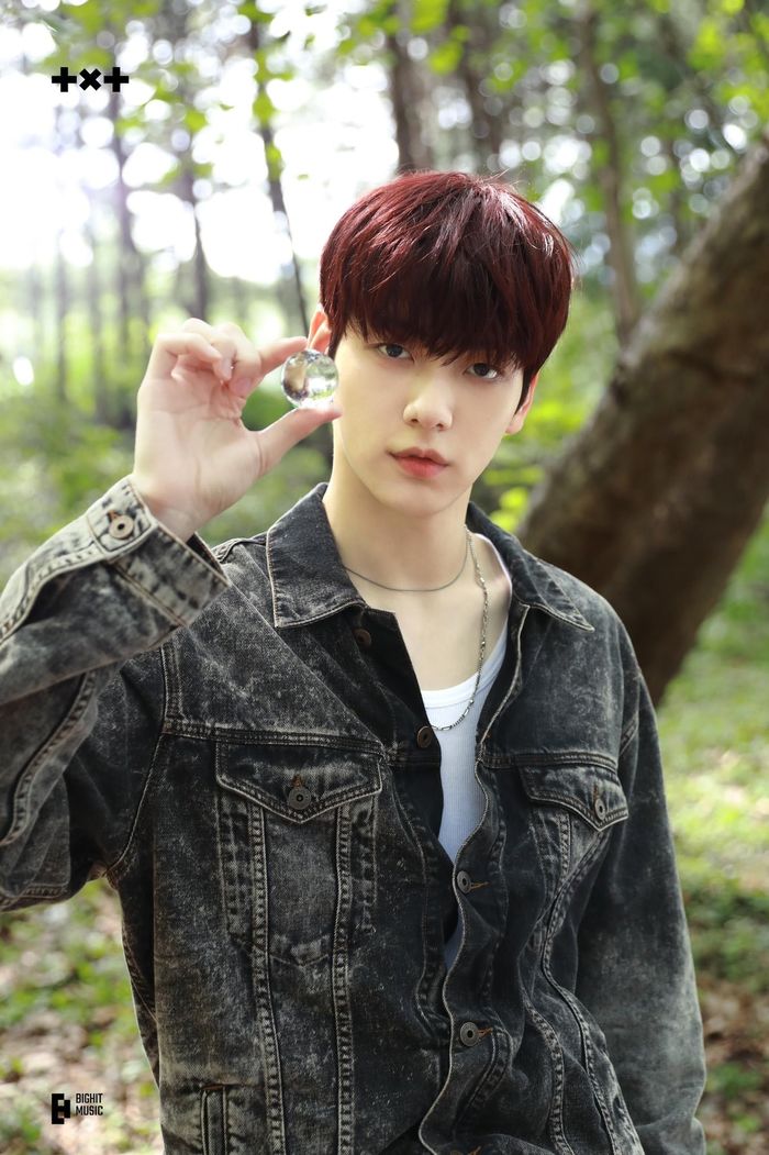 10 Idol Kpop sở hữu khuôn mặt quả trứng để kiểu tóc nào cũng đẹp