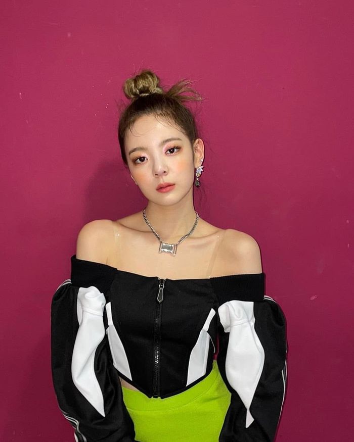 10 Idol Kpop sở hữu khuôn mặt quả trứng để kiểu tóc nào cũng đẹp