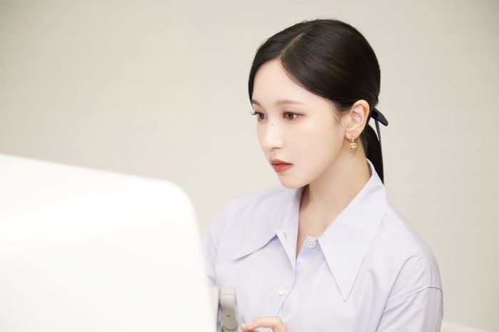 10 Idol Kpop sở hữu khuôn mặt quả trứng để kiểu tóc nào cũng đẹp