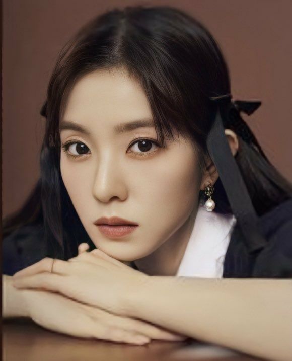10 Idol Kpop sở hữu khuôn mặt quả trứng để kiểu tóc nào cũng đẹp