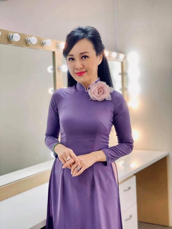 Ít ai biết, BTV Hoài Anh có một “vật bất ly thân” mỗi khi lên sóng