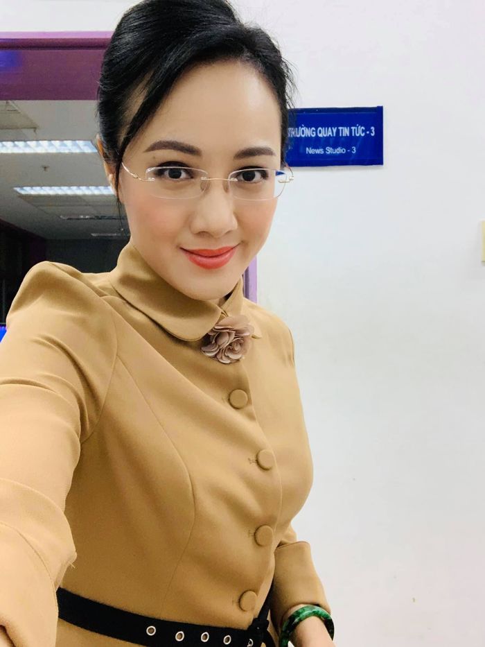 Ít ai biết, BTV Hoài Anh có một “vật bất ly thân” mỗi khi lên sóng