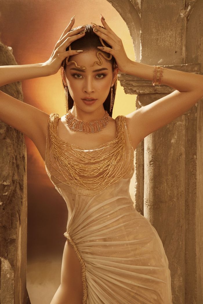 Jennie đu Halloween style nữ thần rắn như mỹ nhân Việt: Ai thắng thế