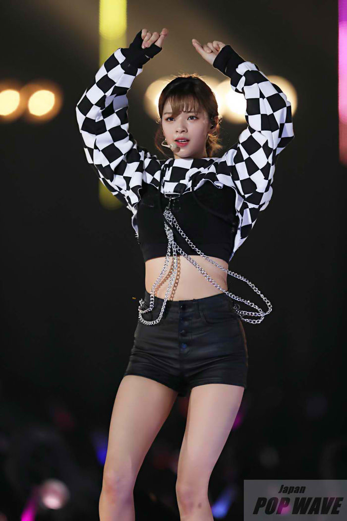 Jungyeon (TWICE) lột xác khó tin: Body nuột như chưa hề phì nhiêu