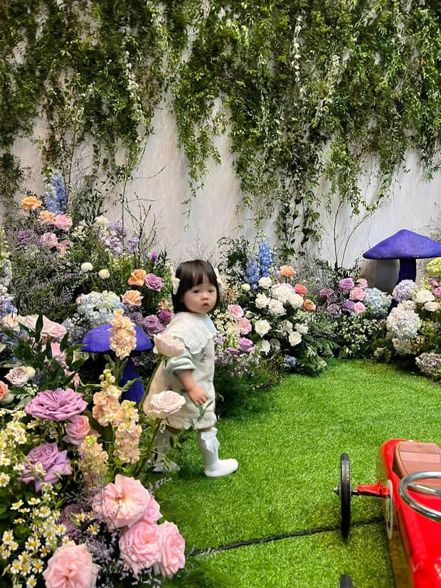 3 rich kid nhà sao lên hình: Ekip chục người, mặc toàn hàng hiệu