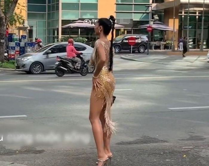 6 sao Việt khi xe ôm, taxi: Có người còn cầm lái giùm cả tài xế