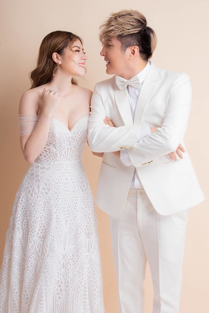 Khoảnh khắc đốn tim: Lâm Chấn Khang và ái nữ lai Hàn quấn quýt