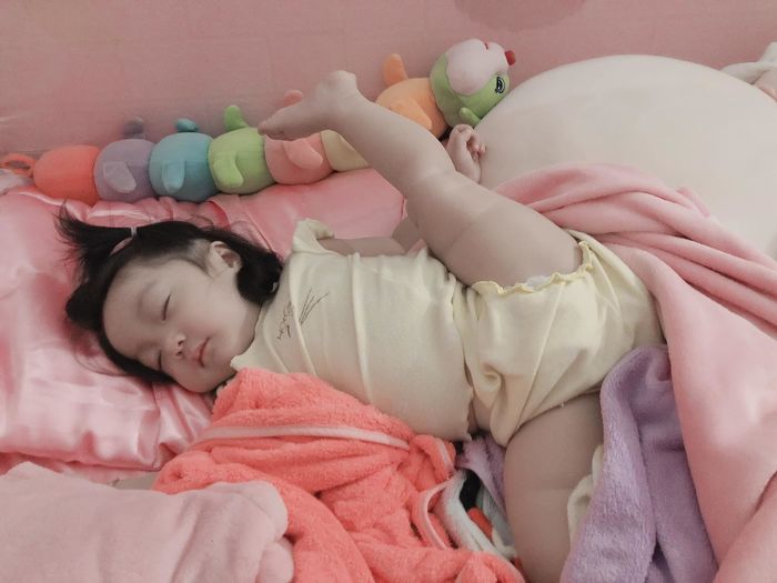 Khoảnh khắc đốn tim: Lâm Chấn Khang và ái nữ lai Hàn quấn quýt