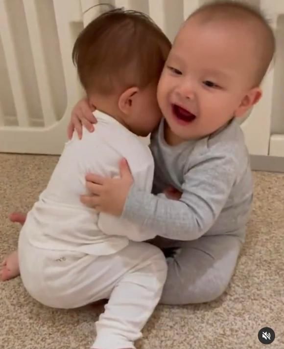 Khoảnh khắc hot nhất sinh nhật Leon - Lisa: ai bảo chị ba hiền?