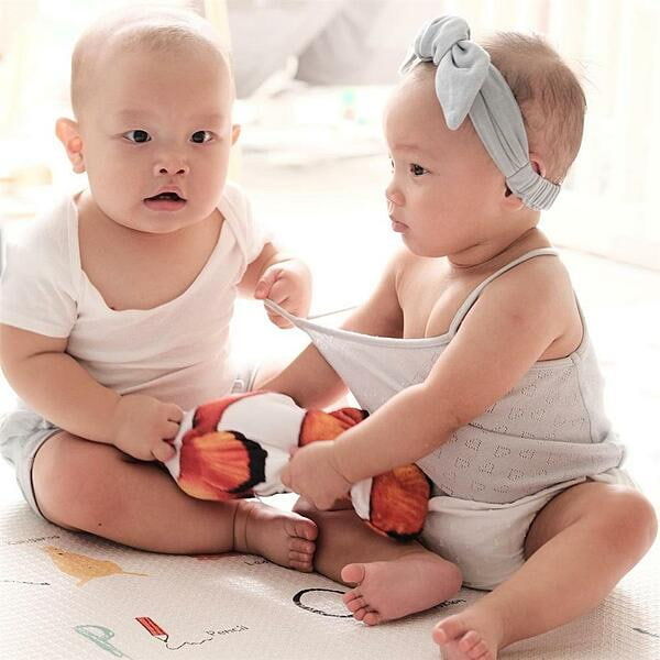 Khoảnh khắc ngọt ngào của Leon - Lisa nhân dịp kỷ niệm tròn 1 tuổi