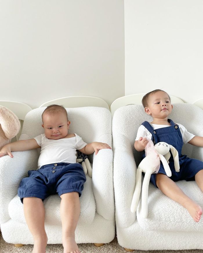 Leon không giành đồ của Lisa là chịu không nỗi: đã lấy đồ còn hét lớn