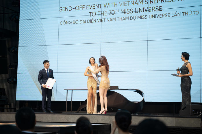 Kim Duyên công bố 2 thiết kế chính thức tại Miss Universe 2021