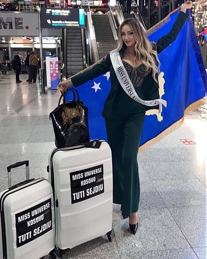 Thời trang sân bay của các đại diện Miss Universe: Kim Duyên nổi bật